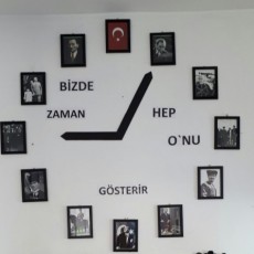 Zaman Temalı Eğitim Materyali: Bizde Hep O'nu Gösterir