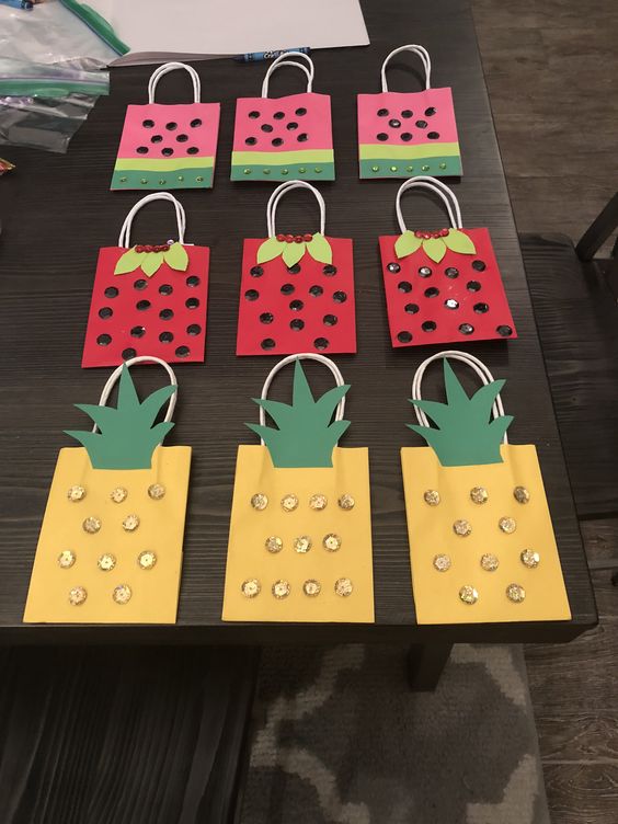 Renkli Meyve Temalı El Crafti: 3 Adet Çilek ve 3 Adet Ananas Çantası