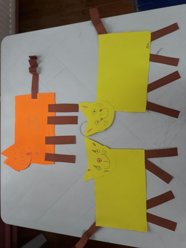 Eğlenceli Kağıt Kediler: 2 Kedi Şekli (1 Turuncu ve 1 Sarı)