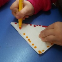 sanat etkınlığı ,boyama çalişması ,artık materyal (146)